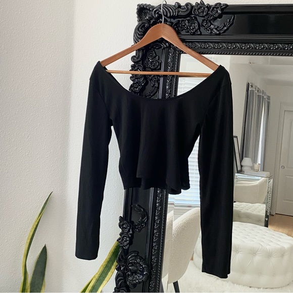 Wild Fable | Women’s Black Scoop Neck Long Sleeve Shirt - Picture 2 of 3